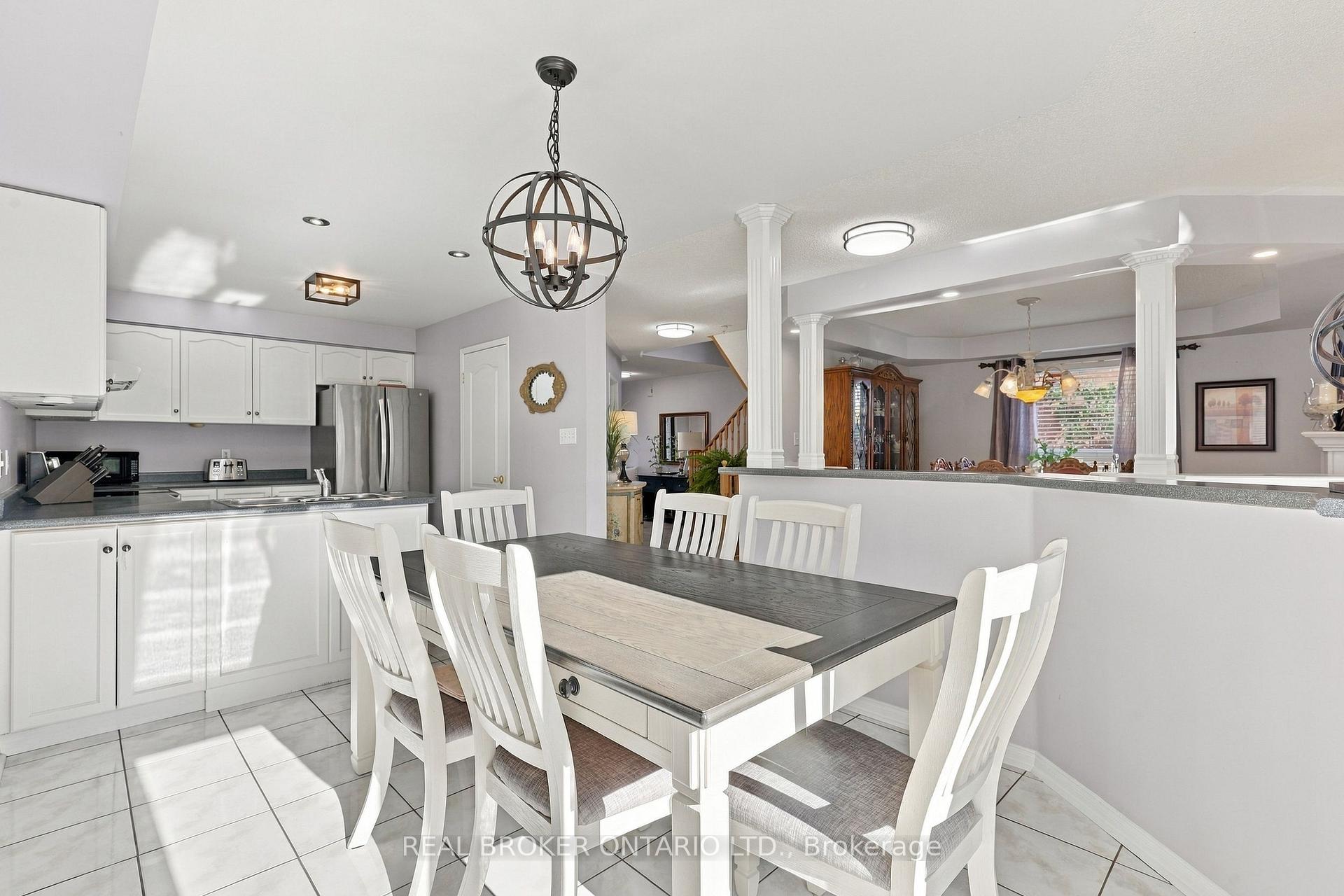Photo 10 of 20 Kendra Court, Brampton, Snelgrove — HOMEH