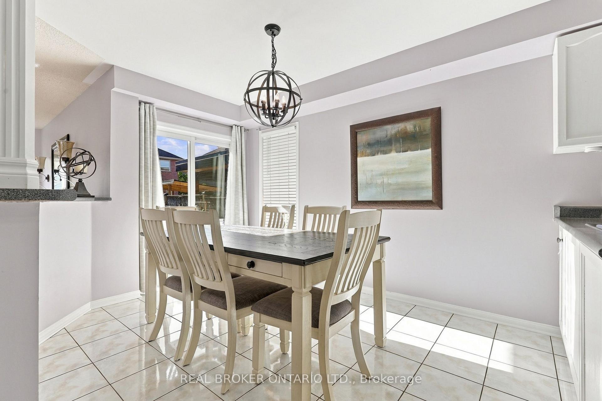 Photo 11 of 20 Kendra Court, Brampton, Snelgrove — HOMEH
