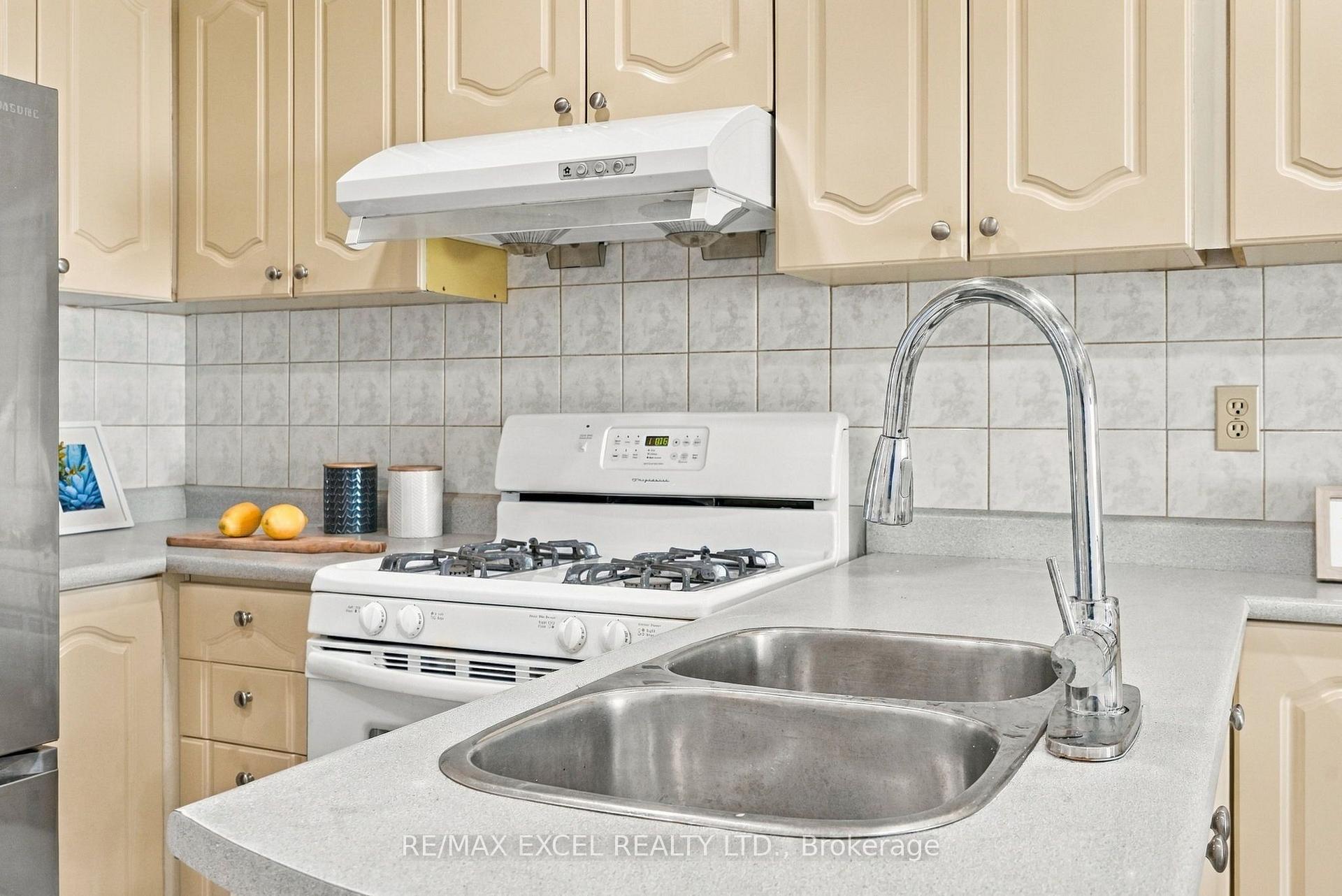 Photo 16 of 97 Tangmere Crescent, Markham, Milliken Mills East — HOMEH