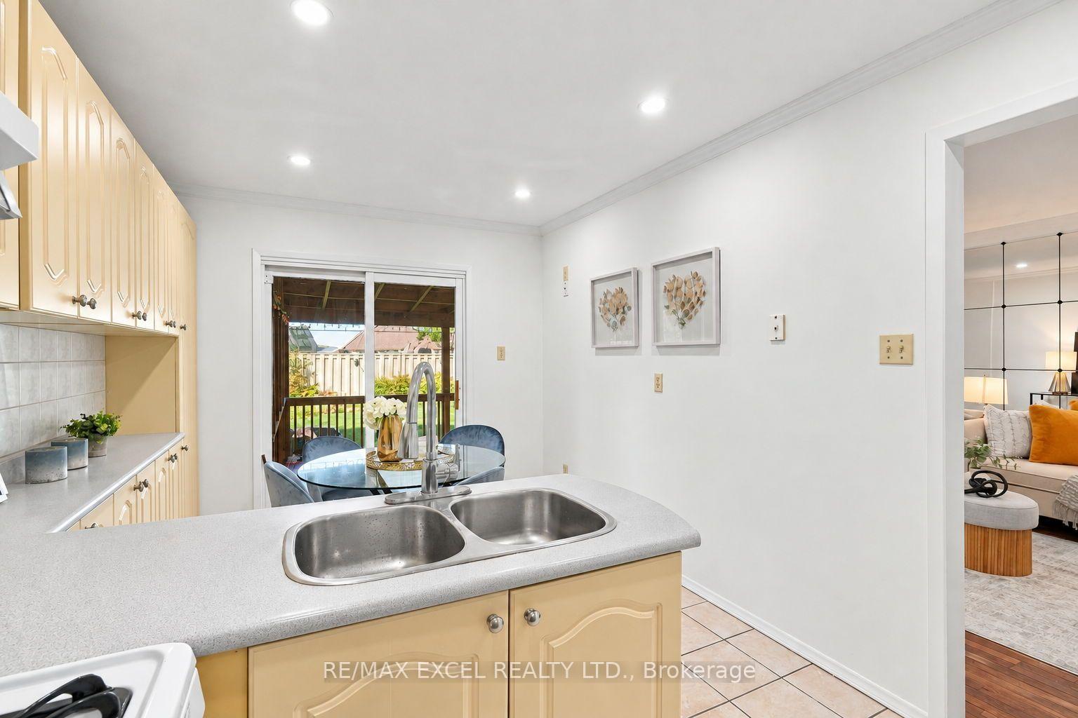 Photo 19 of 97 Tangmere Crescent, Markham, Milliken Mills East — HOMEH