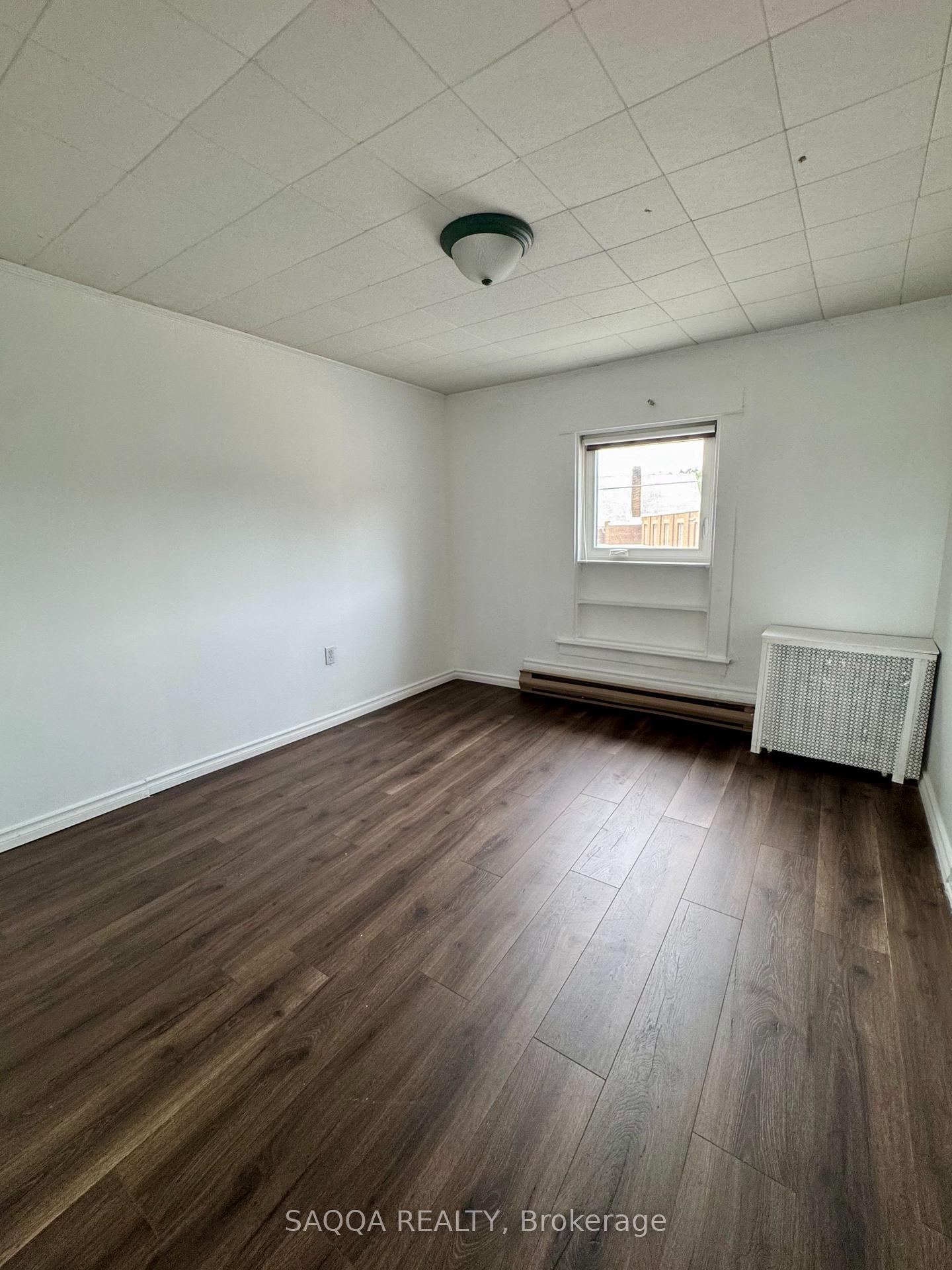 Photo of Unit Room, 100 Niagara Street
