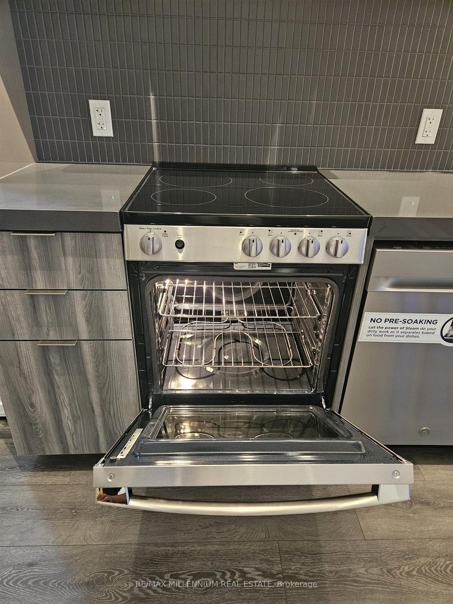 Photo 5 of Unit 1211, 6 Flavelle Trail, Vaughan, Steeles West Industrial — HOMEH