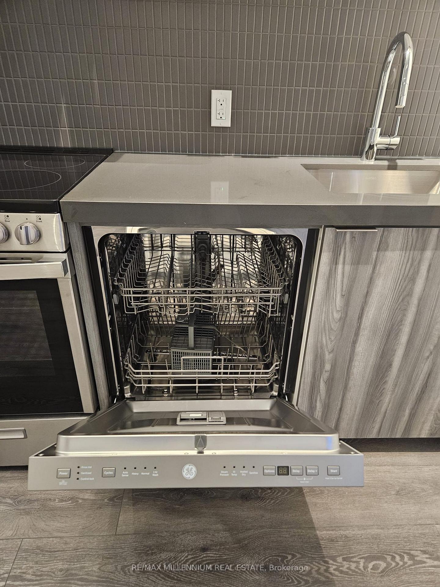 Photo 6 of Unit 1211, 6 Flavelle Trail, Vaughan, Steeles West Industrial — HOMEH