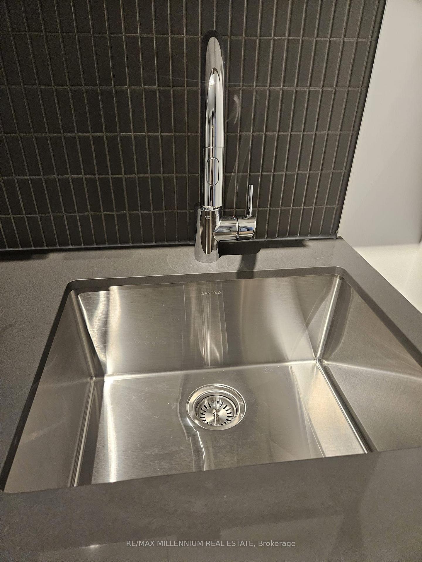 Photo 7 of Unit 1211, 6 Flavelle Trail, Vaughan, Steeles West Industrial — HOMEH