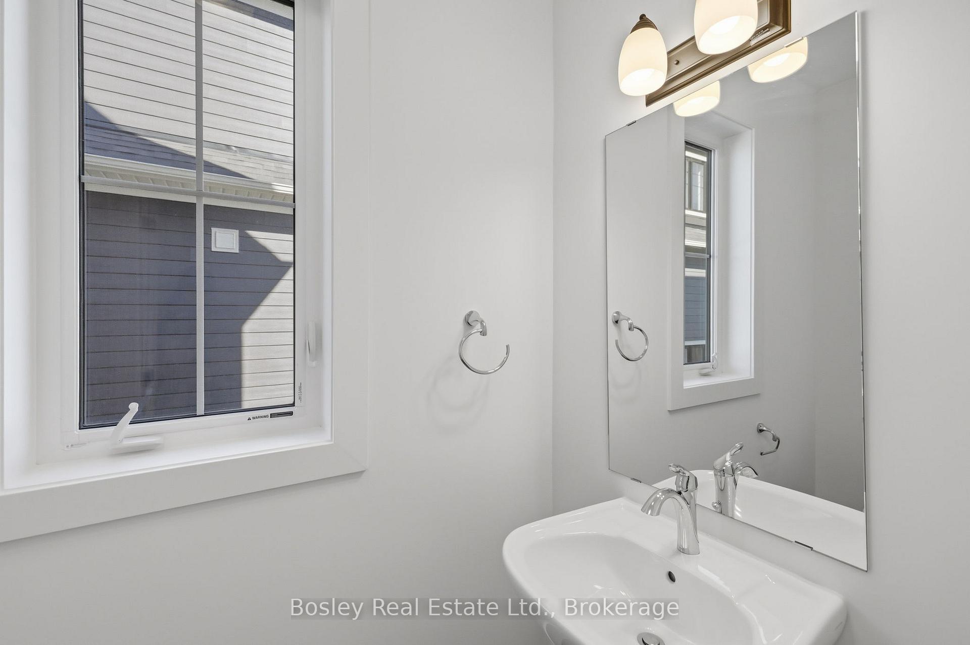 Photo 3 of 134 White Oak Crescent, Blue Mountains — HOMEH
