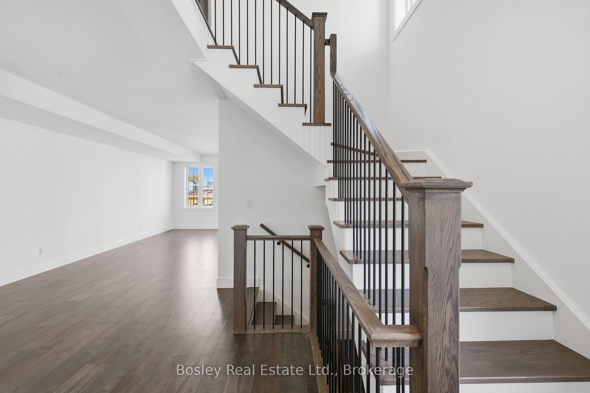 Photo 4 of 134 White Oak Crescent, Blue Mountains — HOMEH