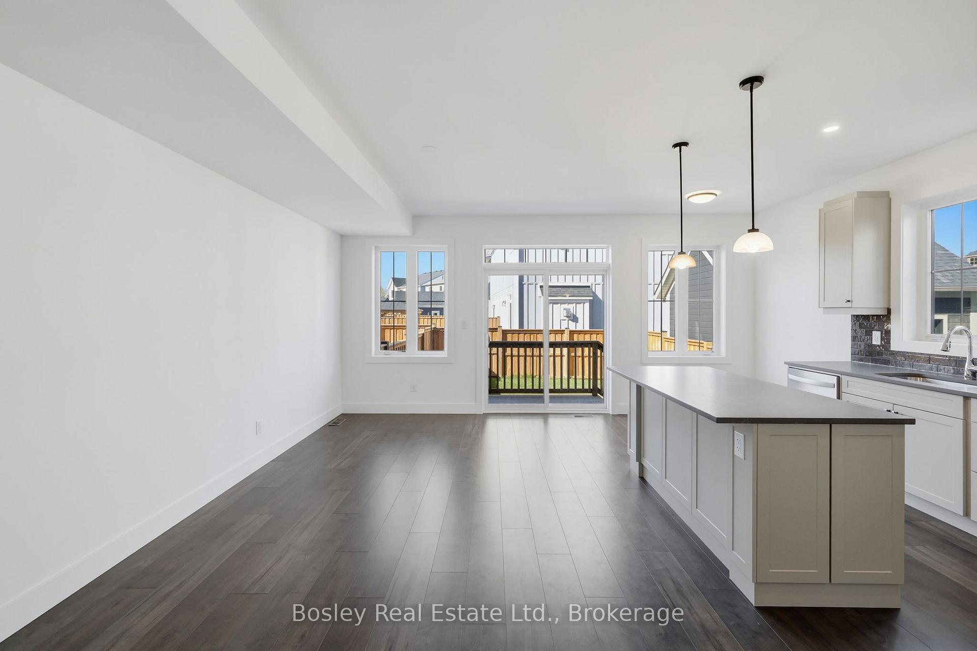 Photo 7 of 134 White Oak Crescent, Blue Mountains — HOMEH