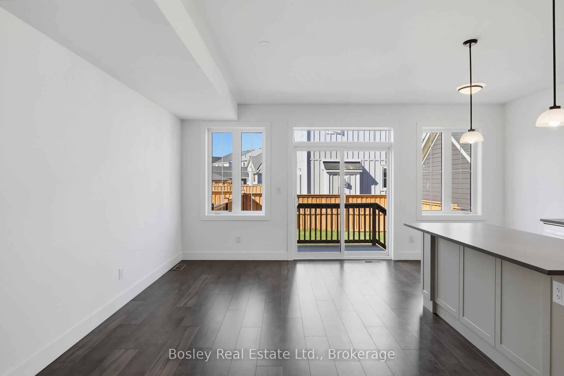 Photo 8 of 134 White Oak Crescent, Blue Mountains — HOMEH