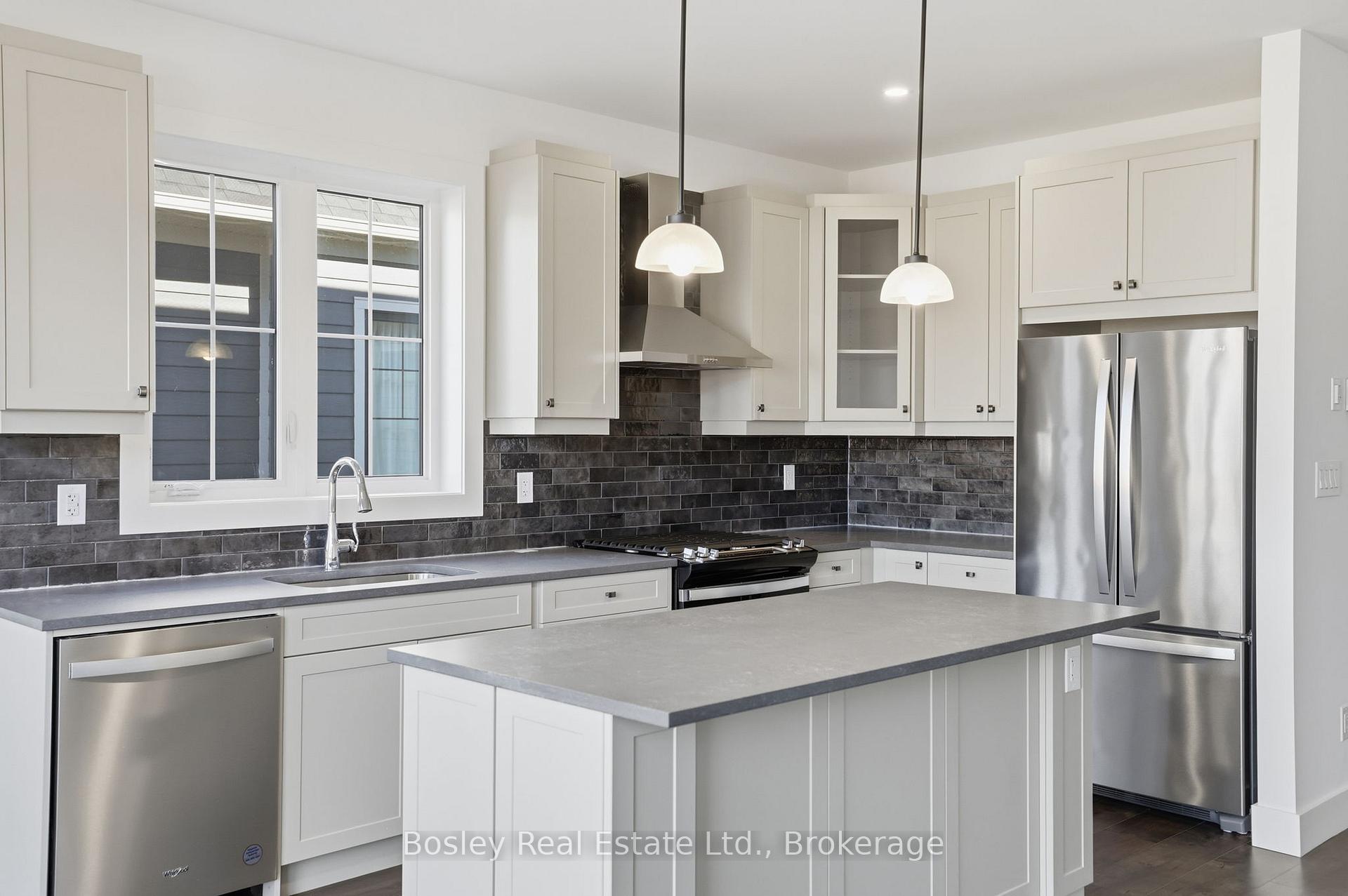 Photo 11 of 134 White Oak Crescent, Blue Mountains — HOMEH