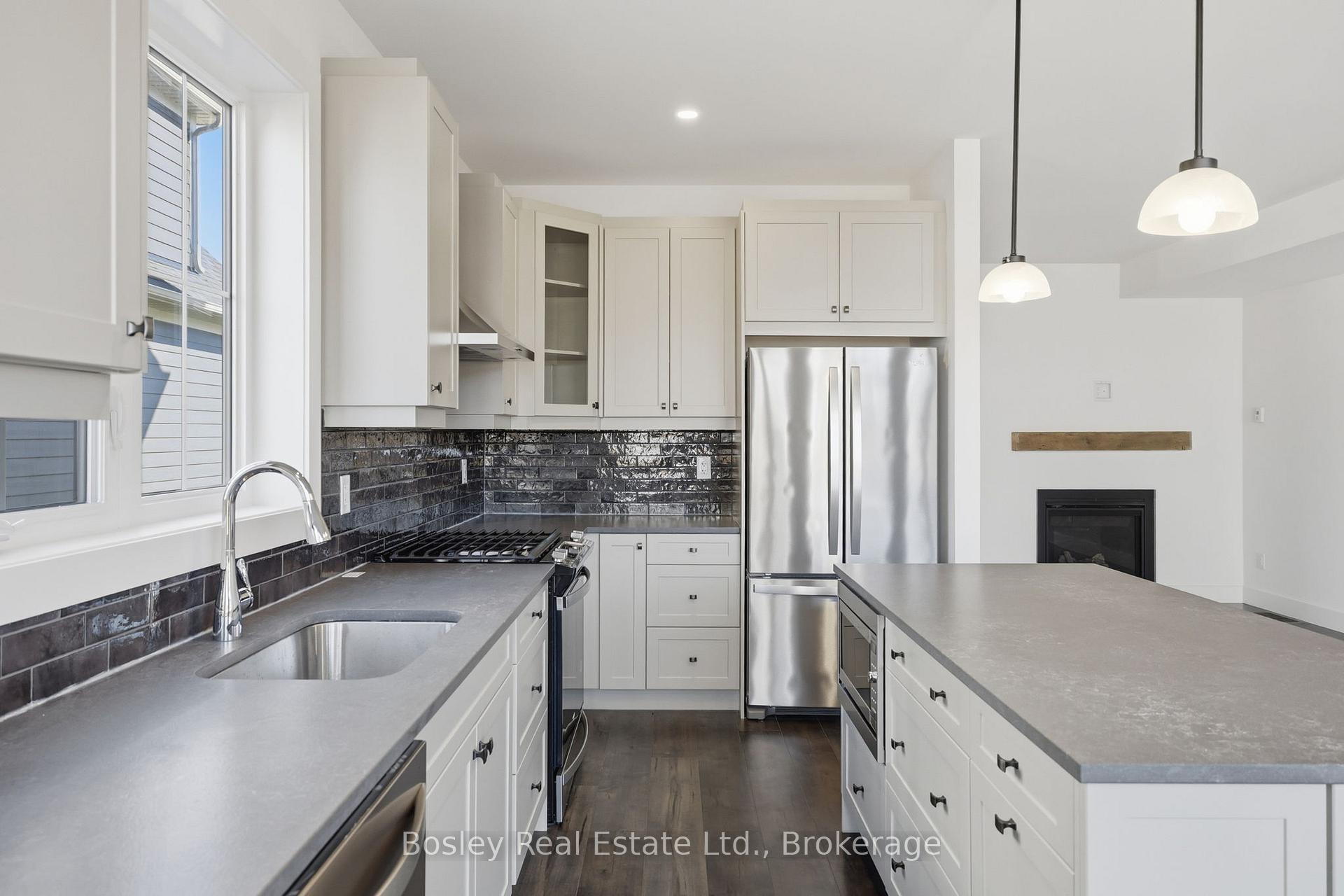 Photo 12 of 134 White Oak Crescent, Blue Mountains — HOMEH