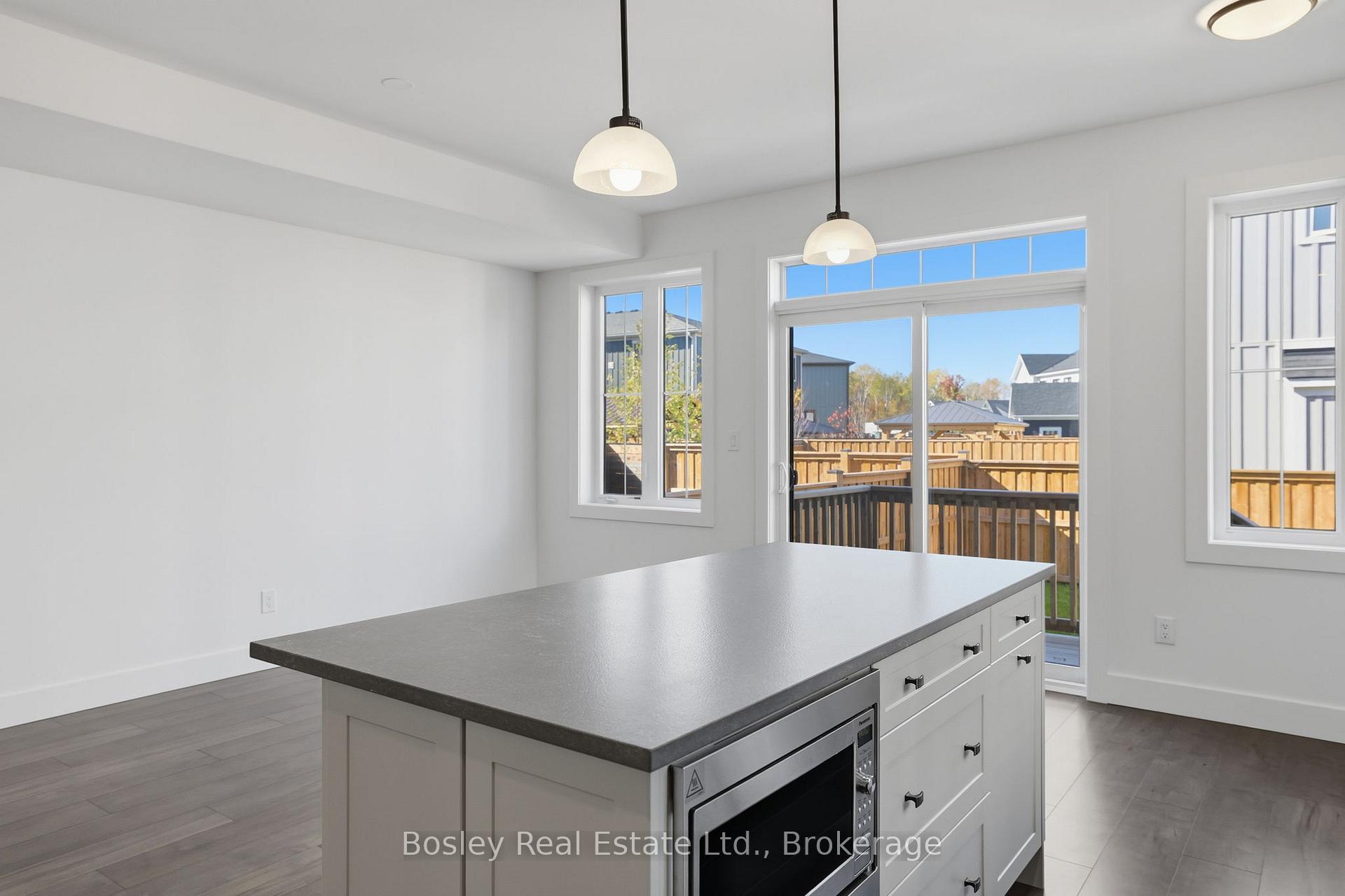 Photo 14 of 134 White Oak Crescent, Blue Mountains — HOMEH