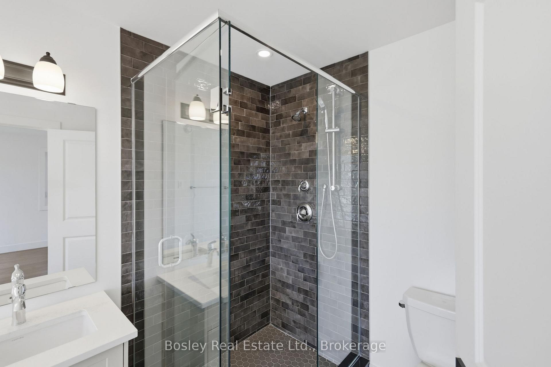 Photo 20 of 134 White Oak Crescent, Blue Mountains — HOMEH