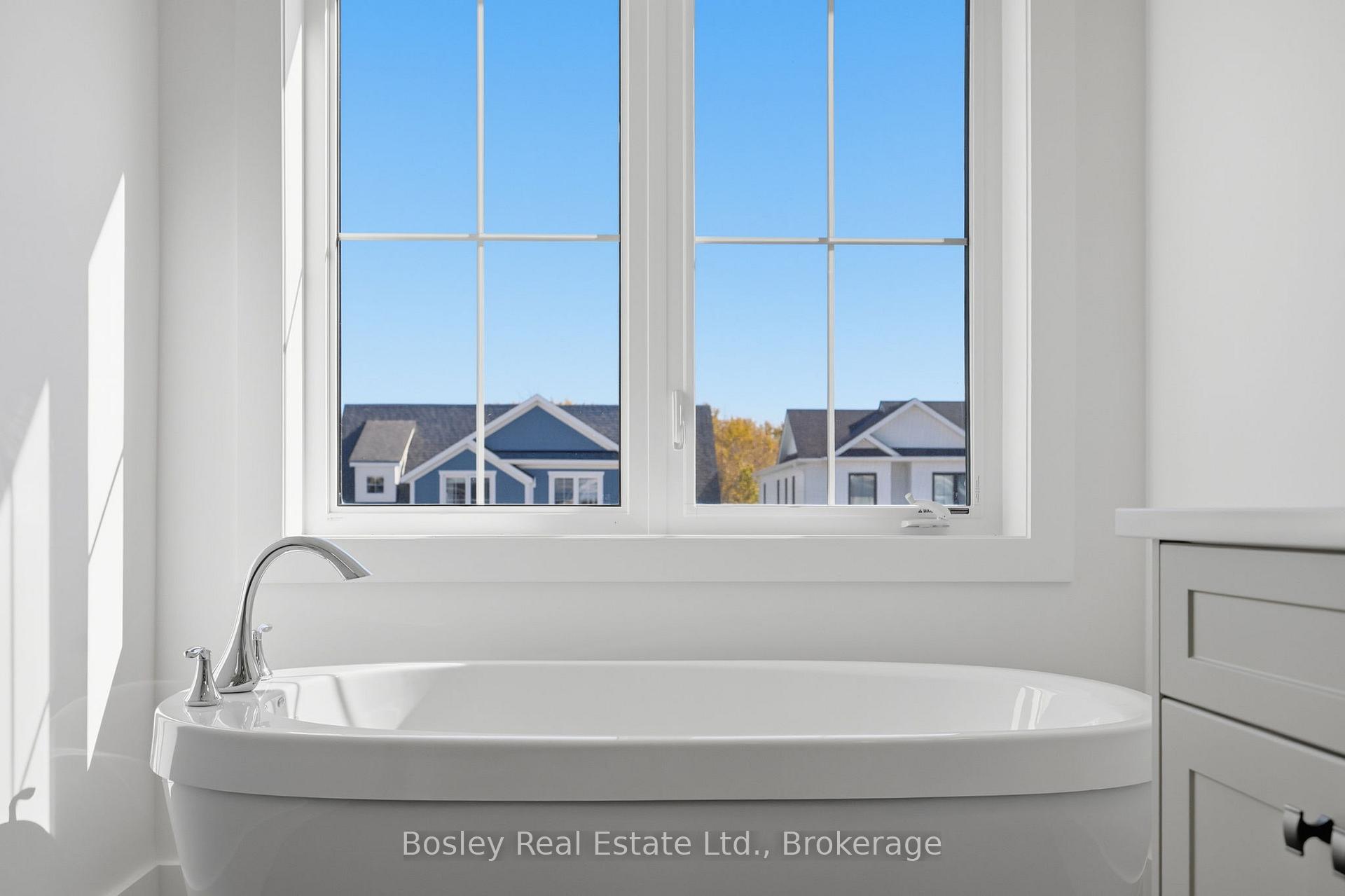 Photo 21 of 134 White Oak Crescent, Blue Mountains — HOMEH