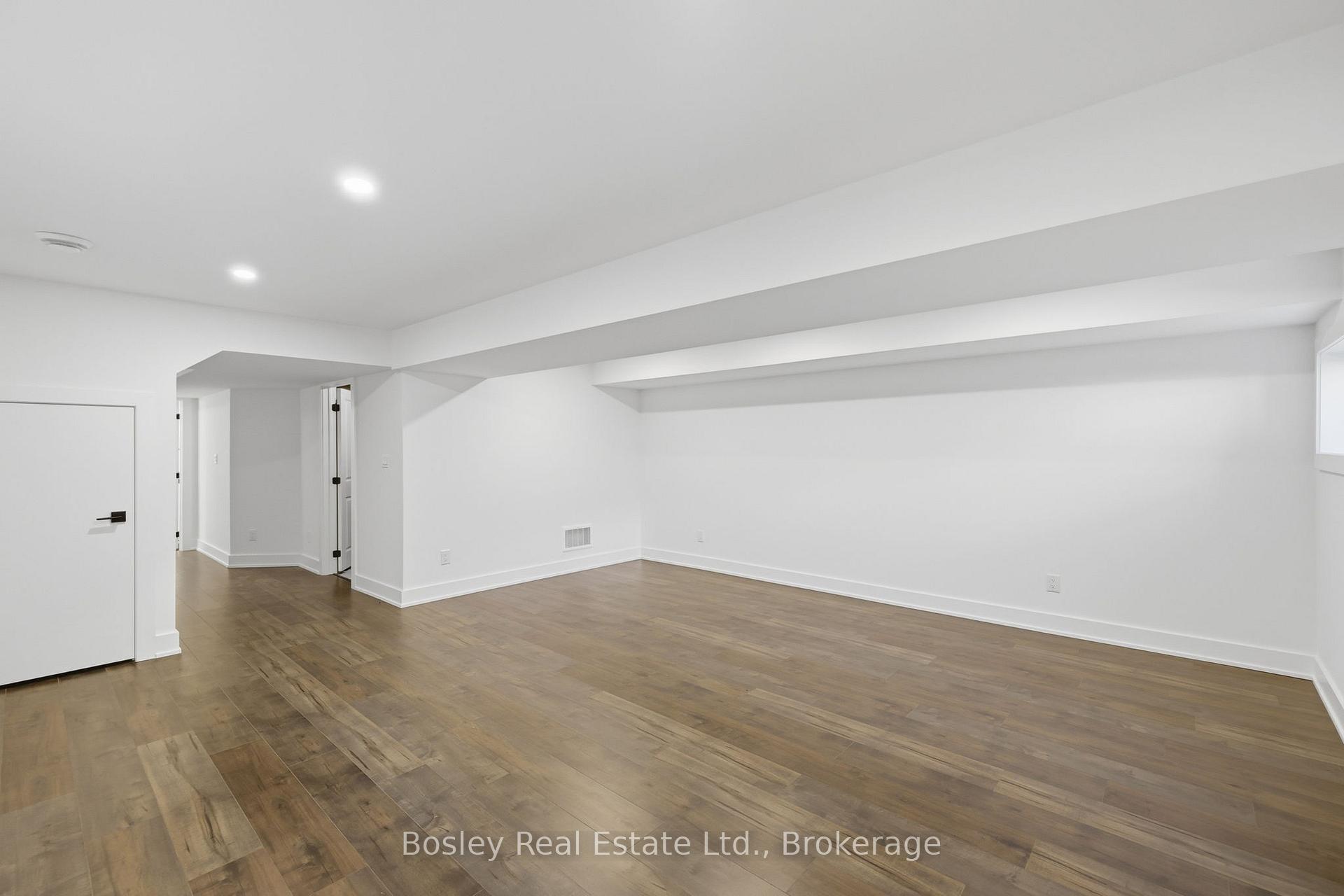 Photo 32 of 134 White Oak Crescent, Blue Mountains — HOMEH