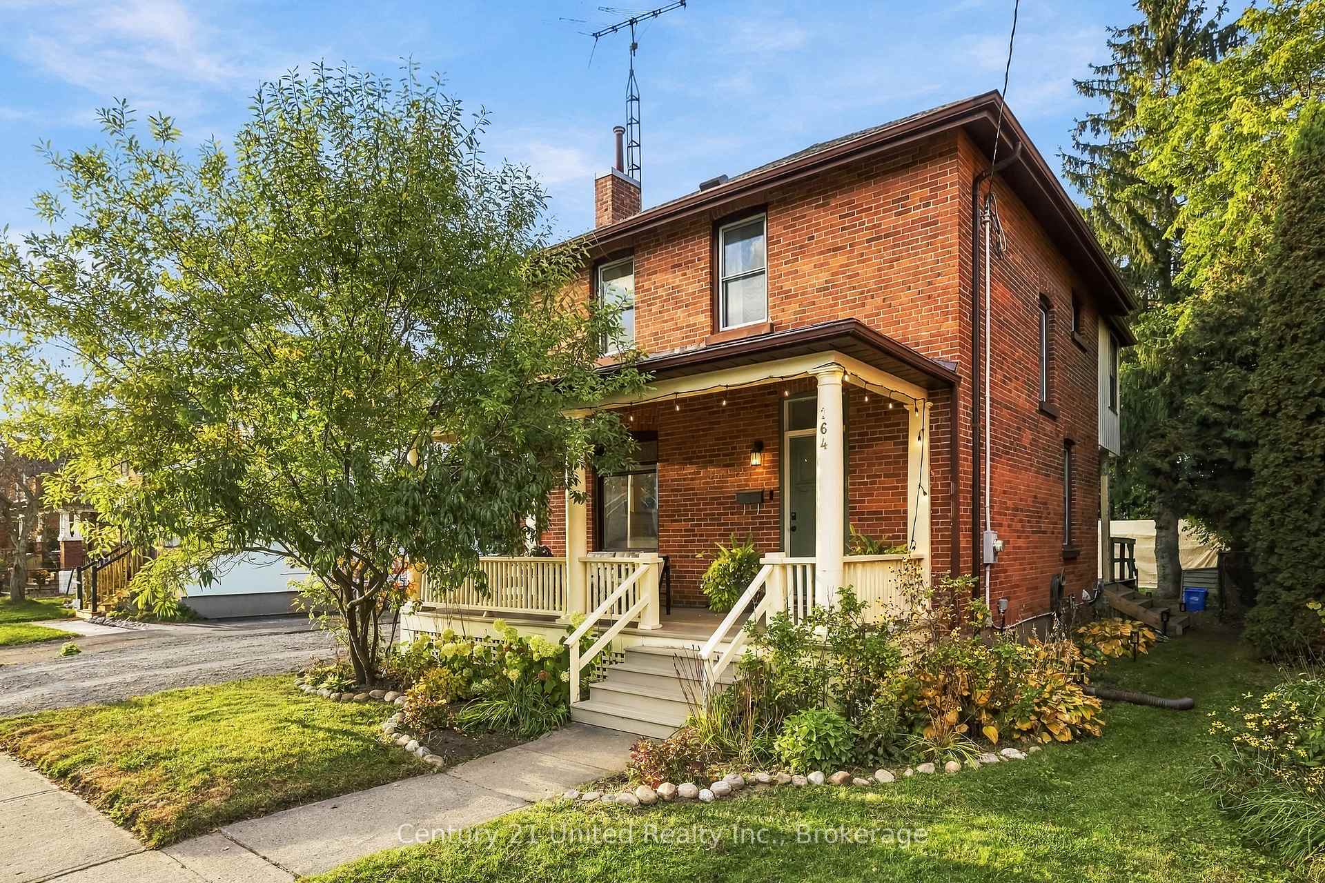 Photo of 164 University Avenue W