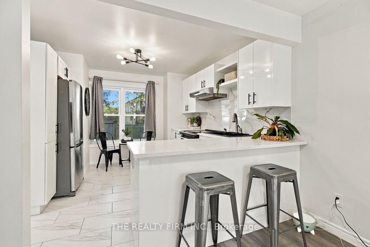 Photo 15 of Unit 9, 628 Wharncliffe Road S, London, South P — HOMEH