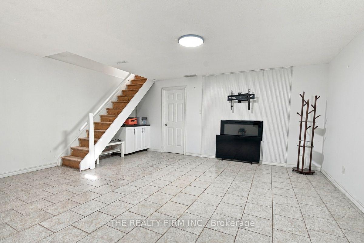 Photo 31 of Unit 9, 628 Wharncliffe Road S, London, South P — HOMEH