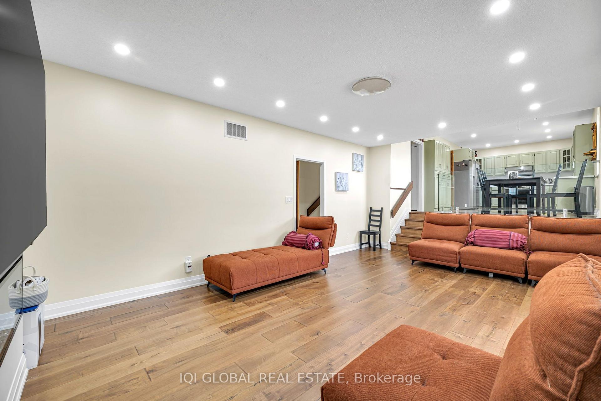 Photo 16 of 38 Leclaire Street, Hamilton, Fessenden — HOMEH
