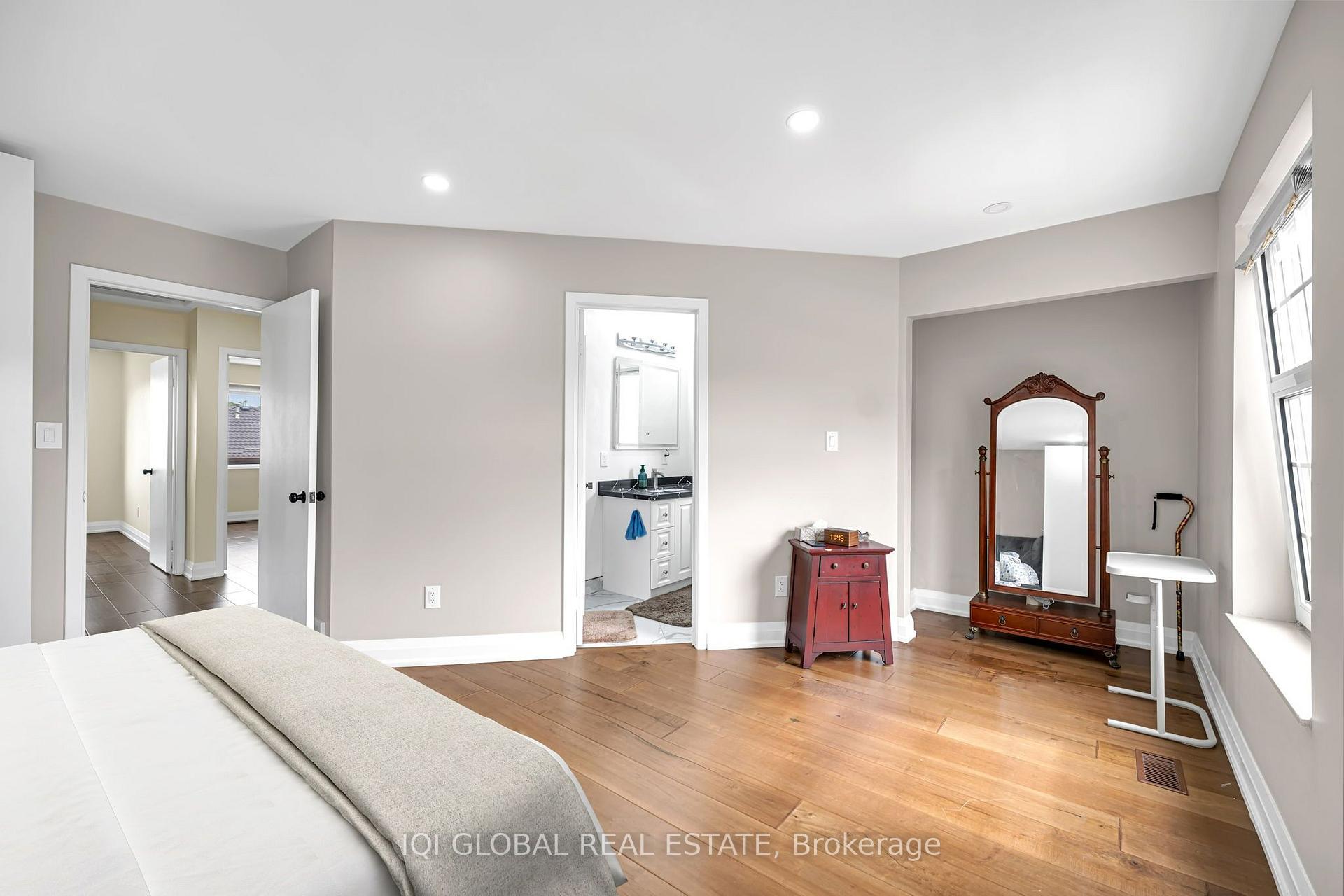 Photo 20 of 38 Leclaire Street, Hamilton, Fessenden — HOMEH