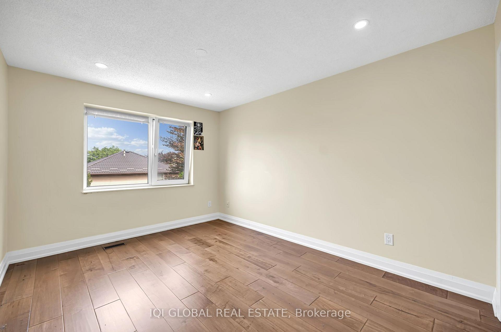 Photo 27 of 38 Leclaire Street, Hamilton, Fessenden — HOMEH