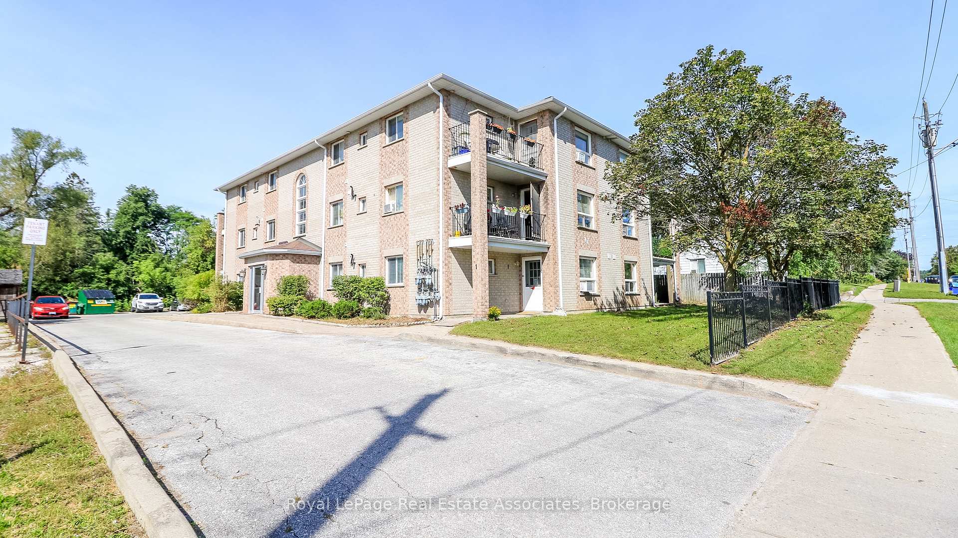 Photo 21 of Unit 2, 94 Sanford Street, Barrie, Sanford — HOMEH