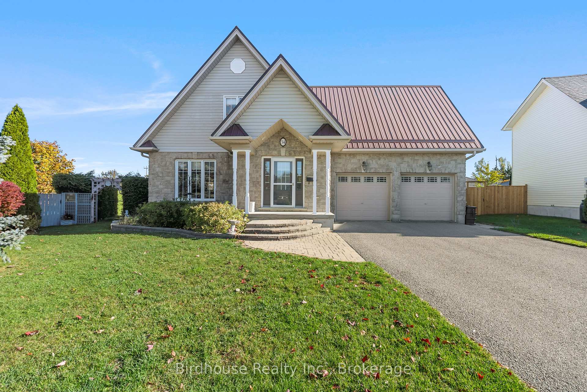 Photo 2 of 34 Lori Boulevard, Kawartha Lakes, Lindsay — HOMEH