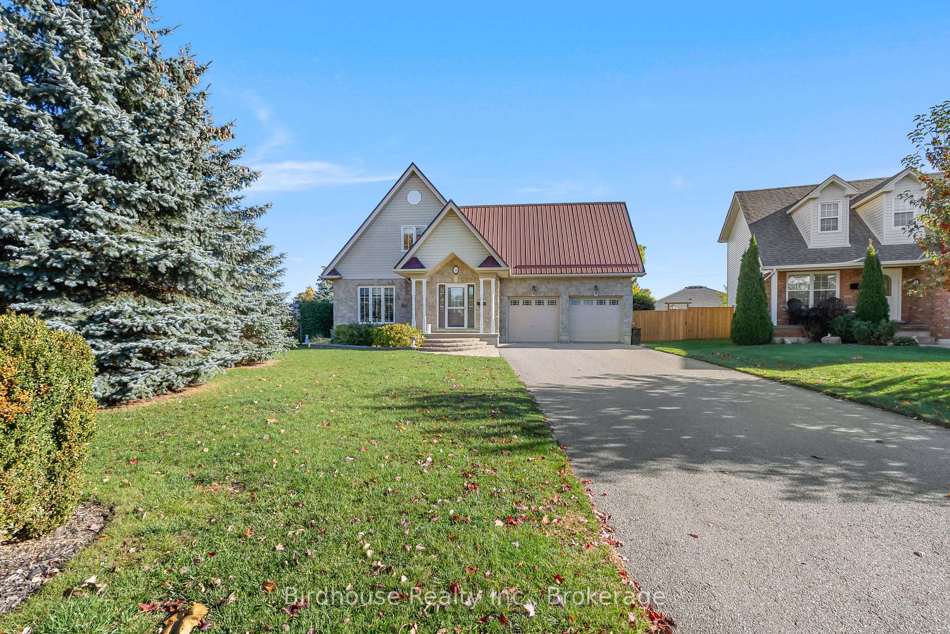 Photo 3 of 34 Lori Boulevard, Kawartha Lakes, Lindsay — HOMEH