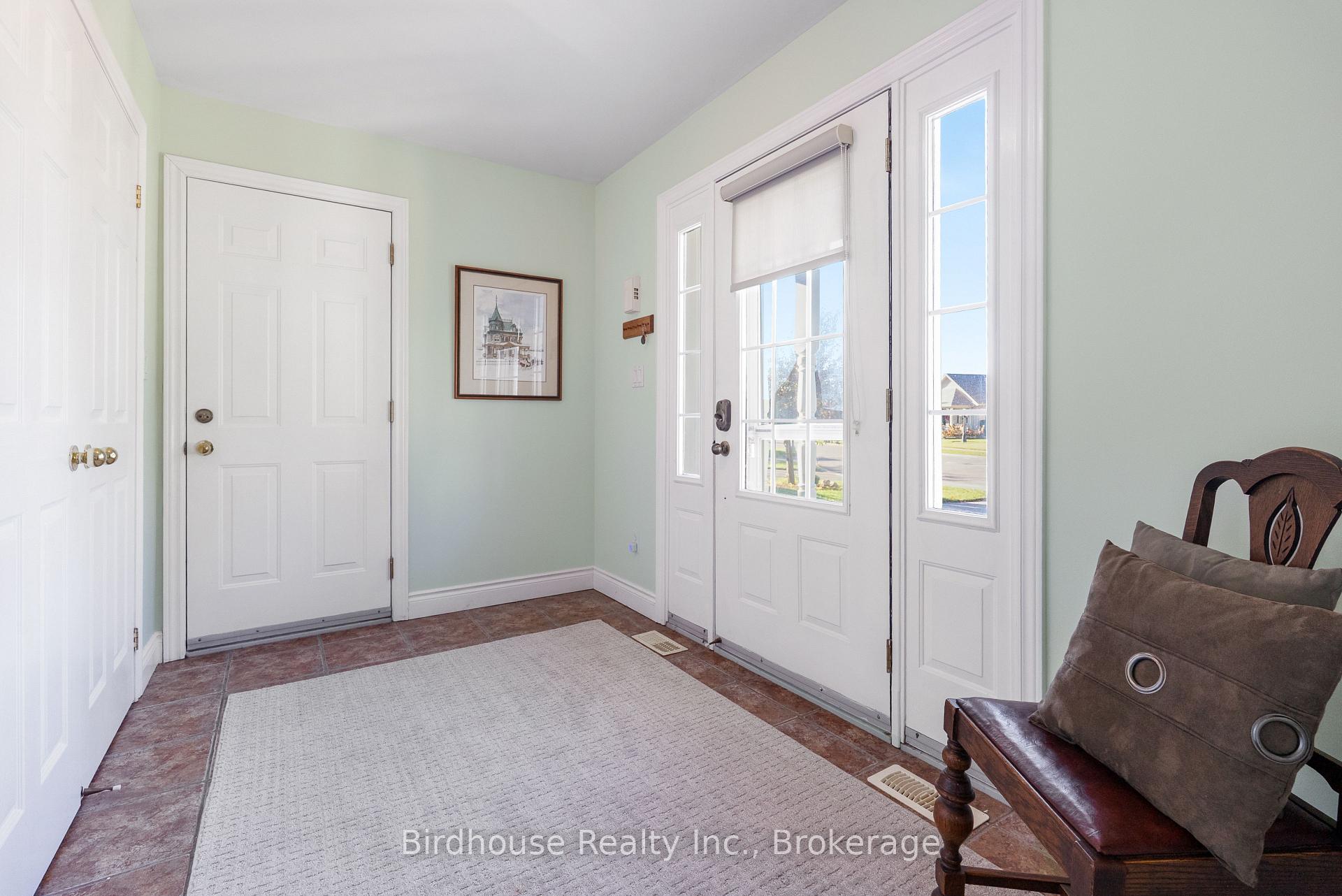 Photo 4 of 34 Lori Boulevard, Kawartha Lakes, Lindsay — HOMEH