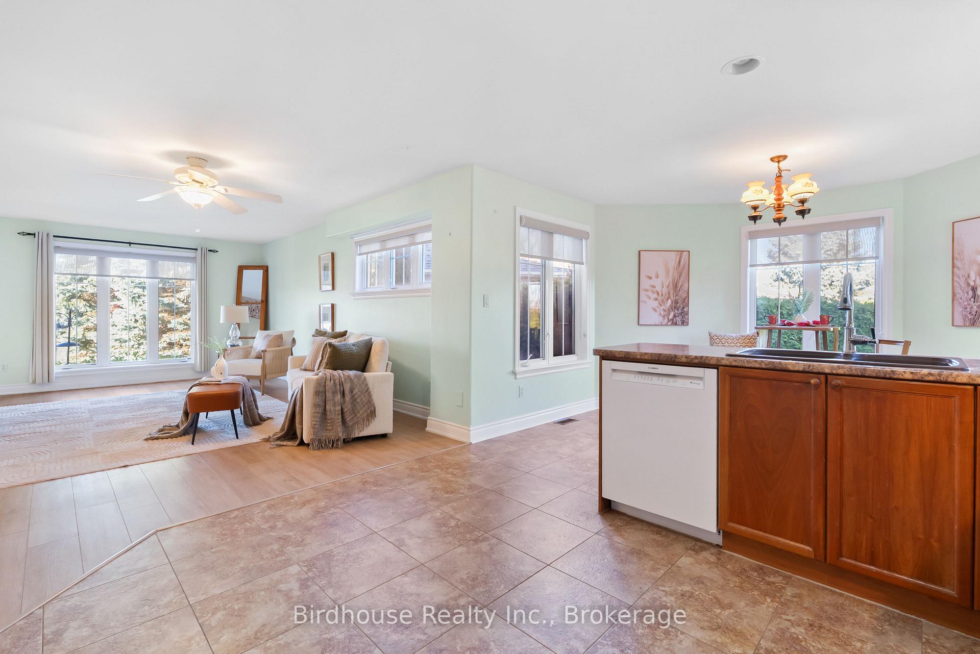 Photo 10 of 34 Lori Boulevard, Kawartha Lakes, Lindsay — HOMEH