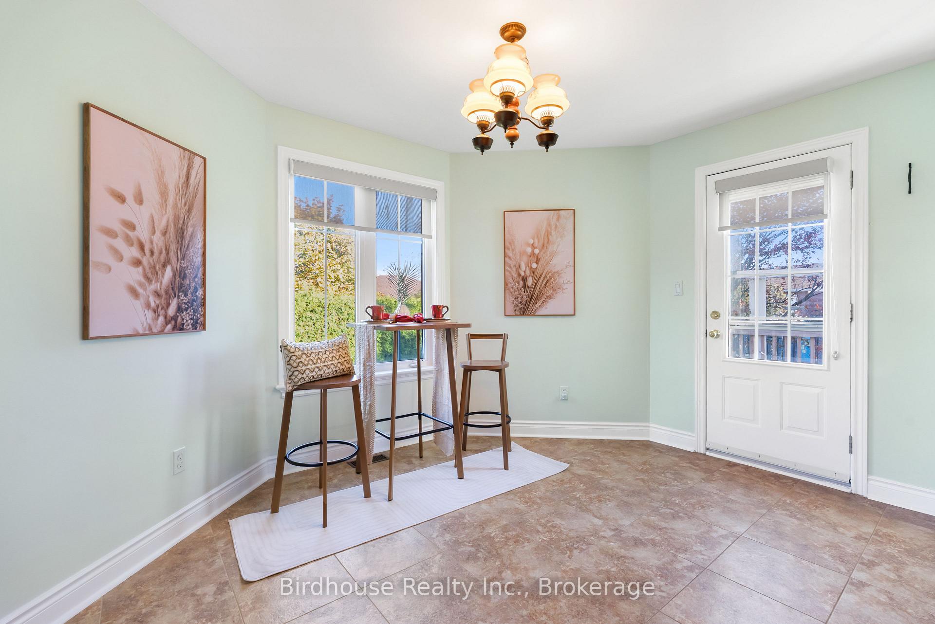 Photo 11 of 34 Lori Boulevard, Kawartha Lakes, Lindsay — HOMEH