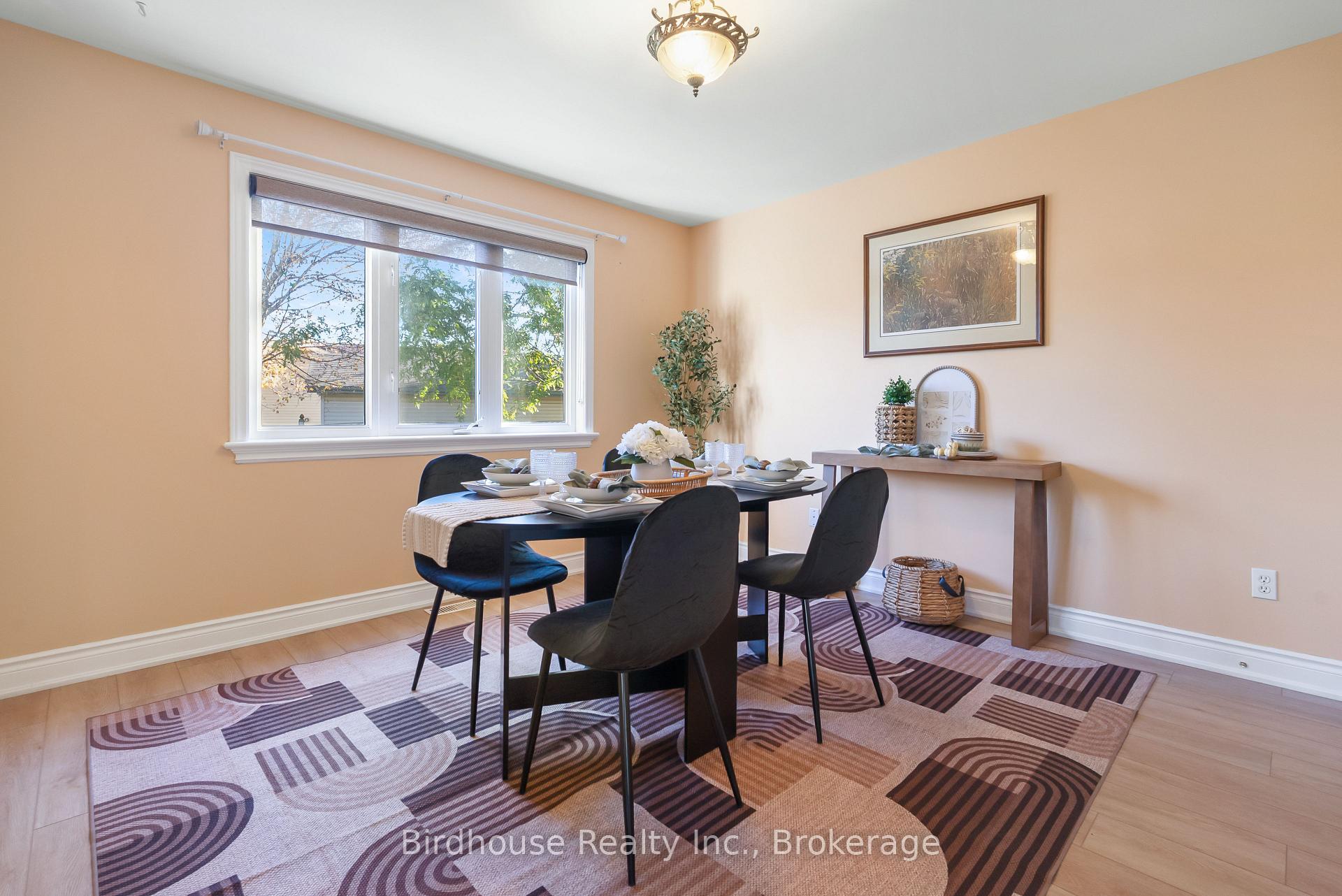 Photo 12 of 34 Lori Boulevard, Kawartha Lakes, Lindsay — HOMEH
