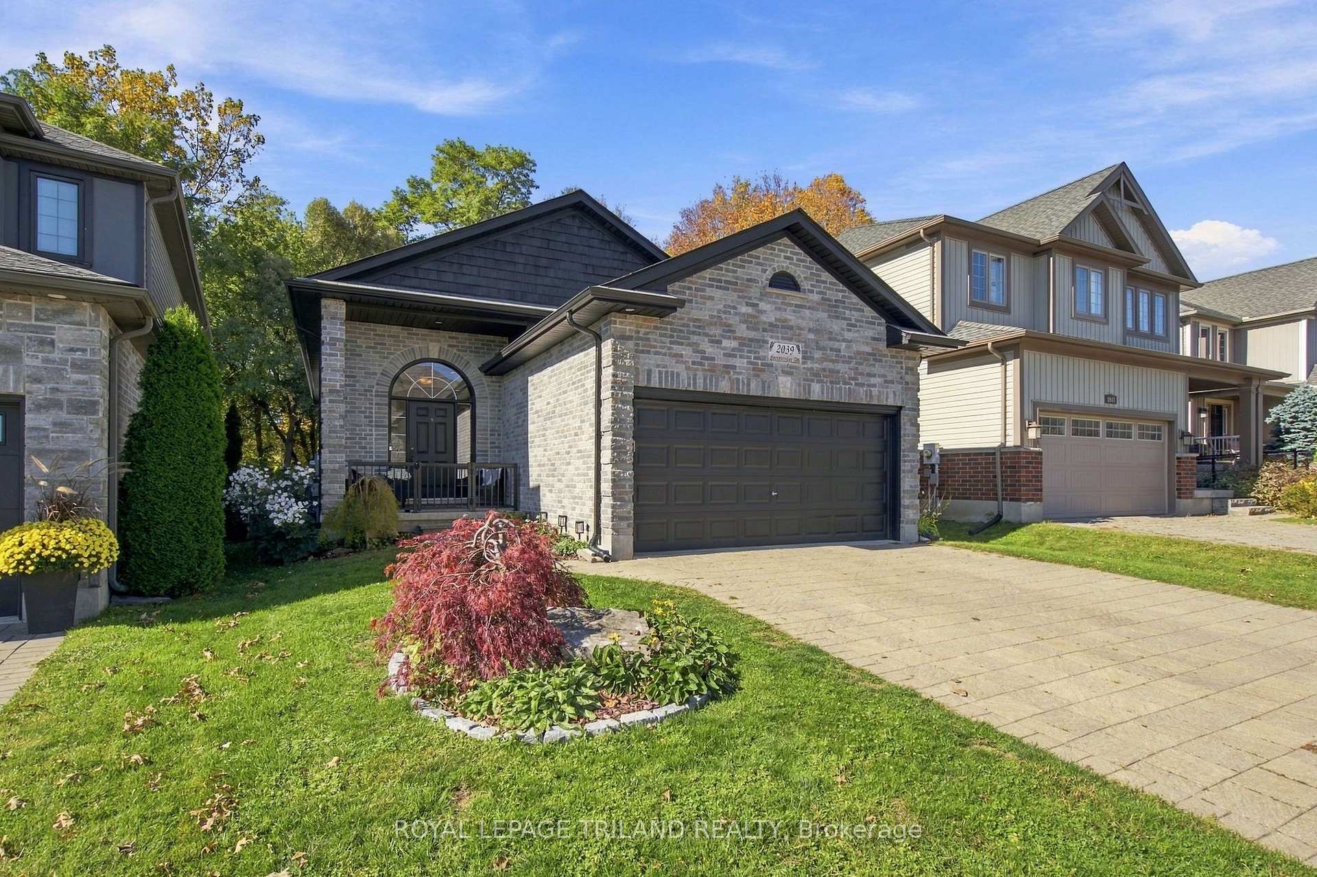 Photo 2 of 2039 Springridge Drive, London, North C — HOMEH