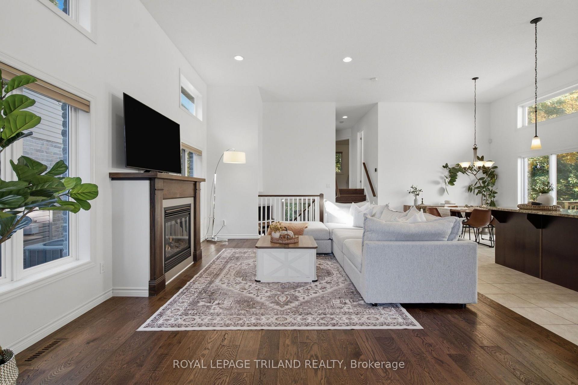 Photo 5 of 2039 Springridge Drive, London, North C — HOMEH