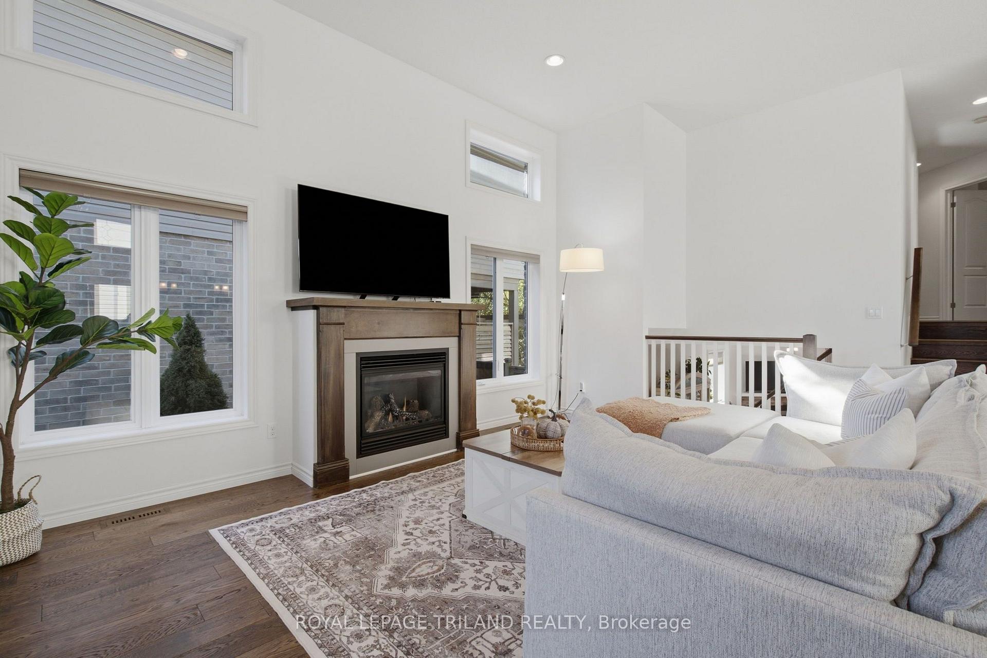 Photo 6 of 2039 Springridge Drive, London, North C — HOMEH