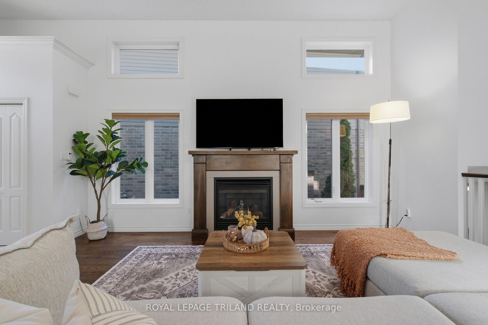 Photo 7 of 2039 Springridge Drive, London, North C — HOMEH