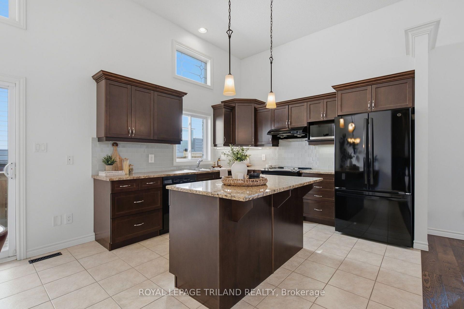 Photo 12 of 2039 Springridge Drive, London, North C — HOMEH