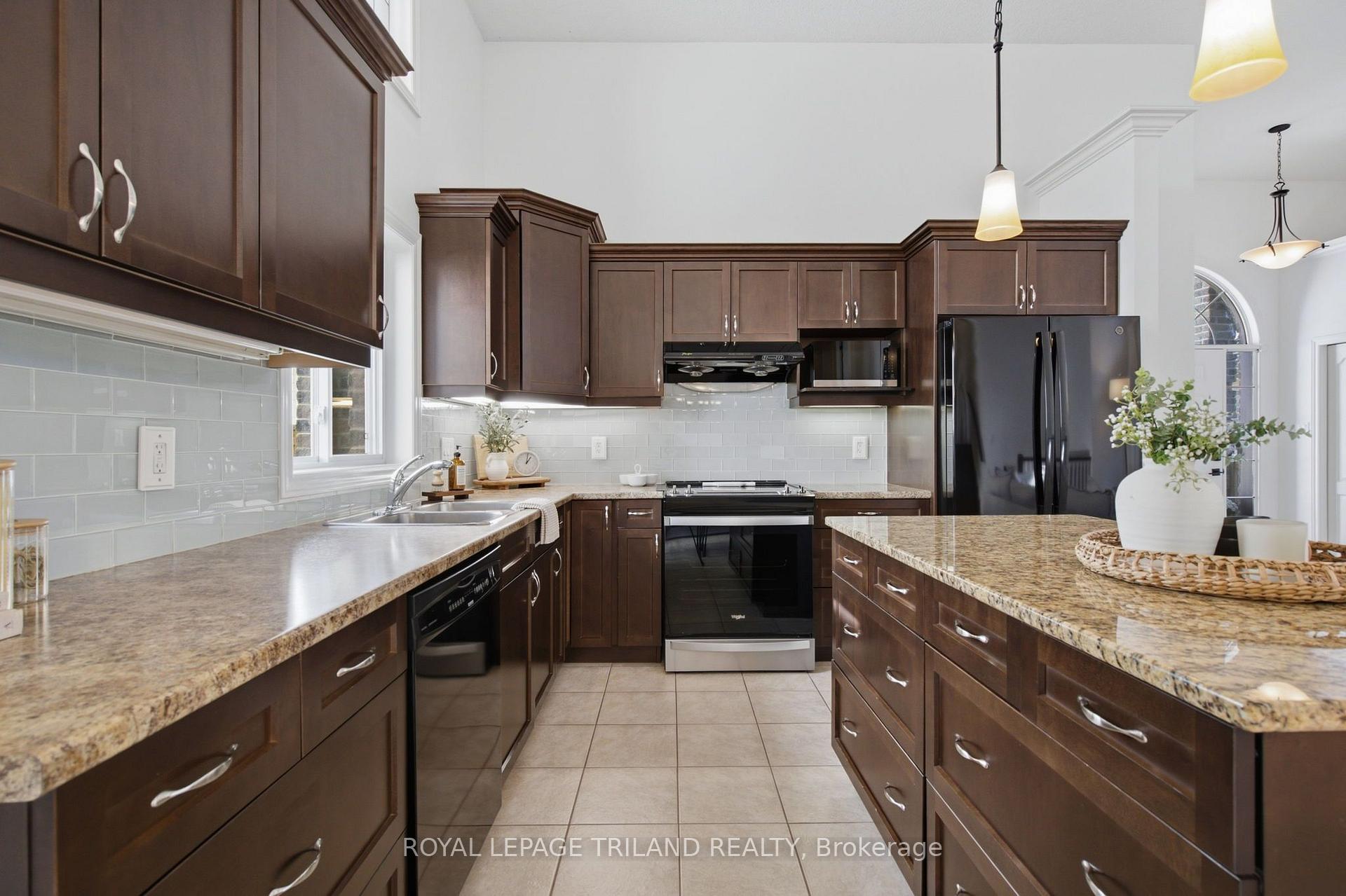 Photo 13 of 2039 Springridge Drive, London, North C — HOMEH