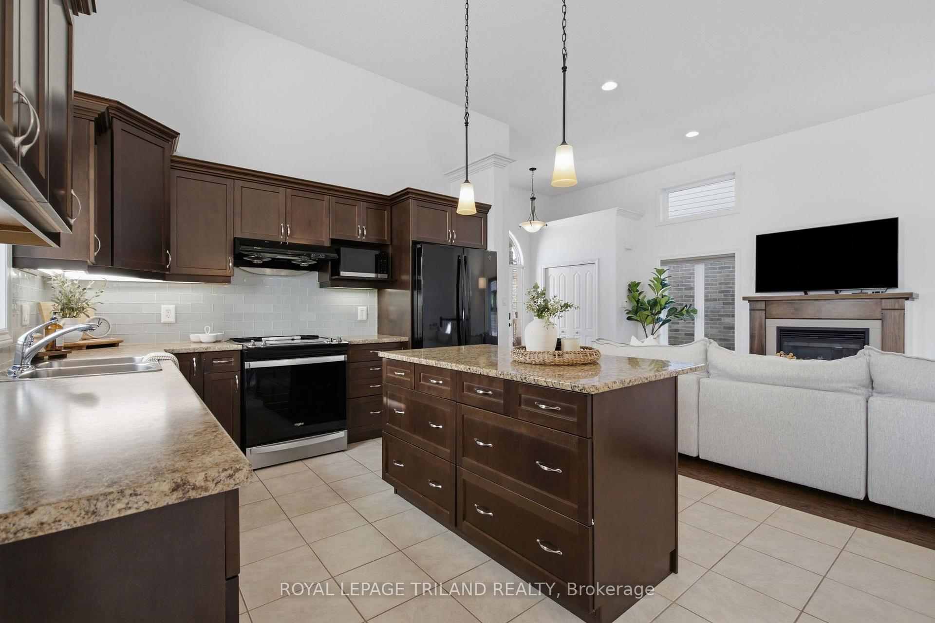 Photo 14 of 2039 Springridge Drive, London, North C — HOMEH