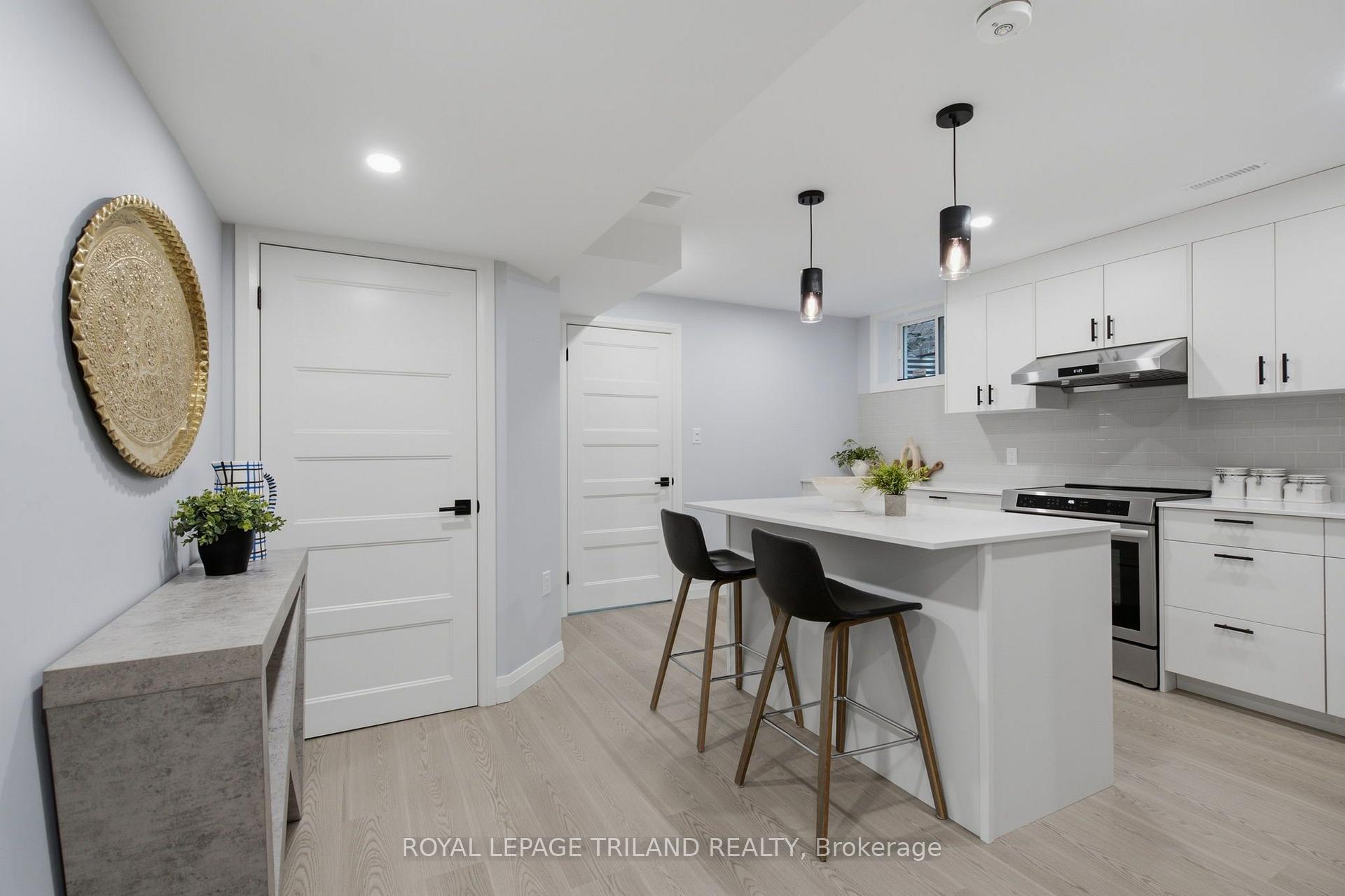 Photo 33 of 2039 Springridge Drive, London, North C — HOMEH