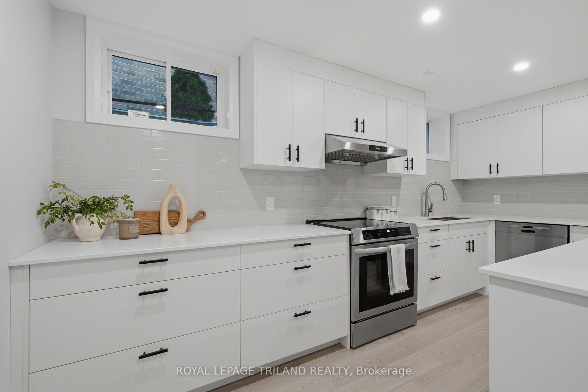 Photo 35 of 2039 Springridge Drive, London, North C — HOMEH