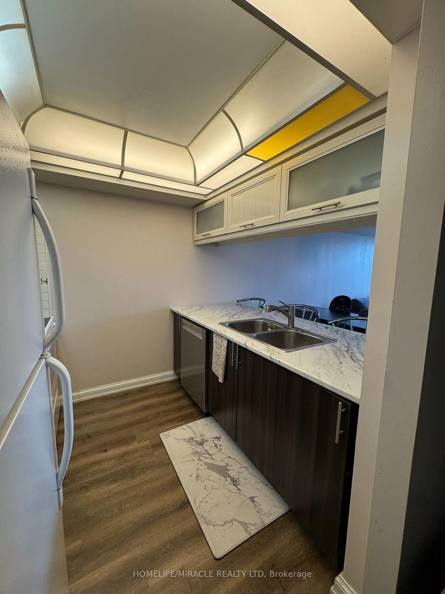 Photo 6 of Unit 406, 24 Hanover Road, Brampton, Queen Street Corridor — HOMEH