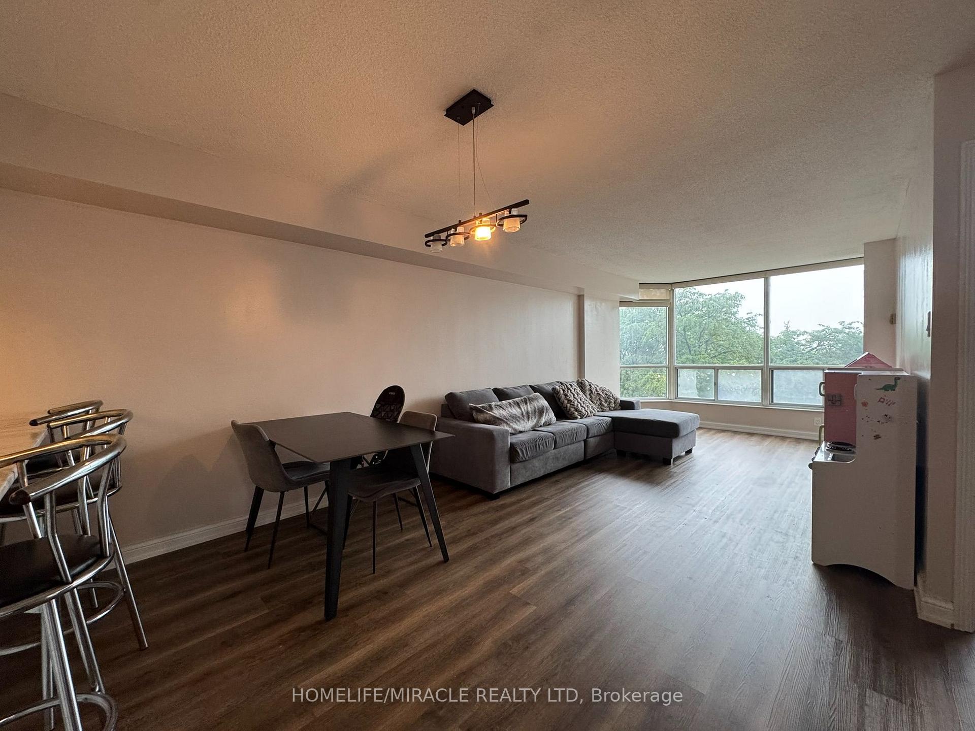 Photo 9 of Unit 406, 24 Hanover Road, Brampton, Queen Street Corridor — HOMEH