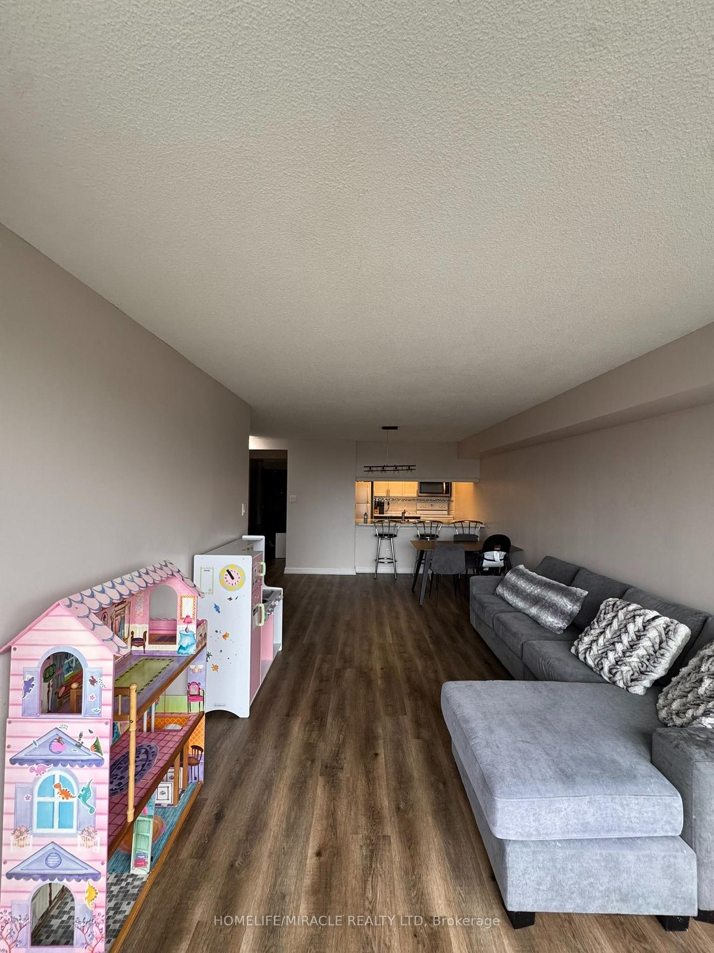 Photo 11 of Unit 406, 24 Hanover Road, Brampton, Queen Street Corridor — HOMEH