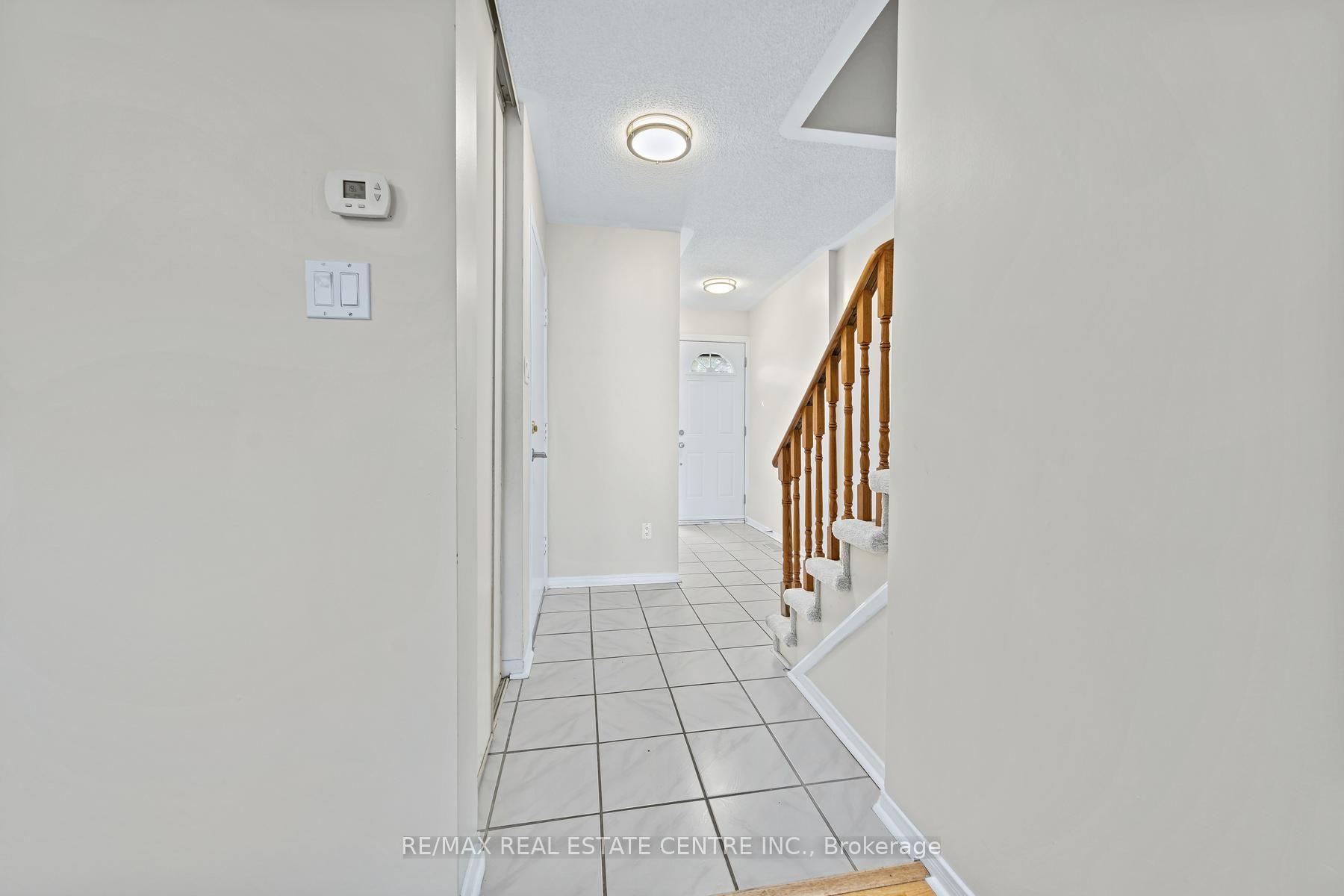 Photo 3 of Unit 97, 59 Corey Circle, Halton Hills, Georgetown — HOMEH