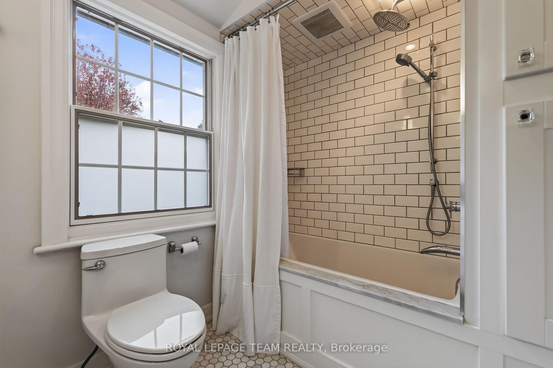 Photo 31 of 482 Broadview Avenue, Ottawa, McKellar/Highland — HOMEH