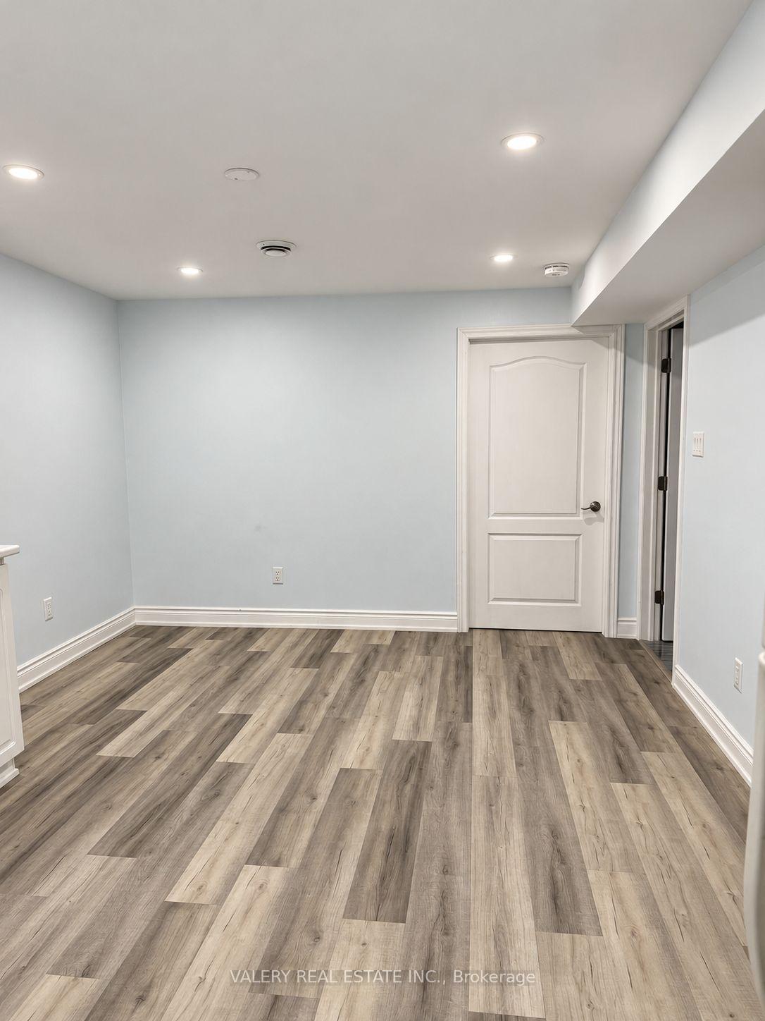 Photo 4 of 120 Royal Palm Drive, Brampton, Heart Lake East — HOMEH