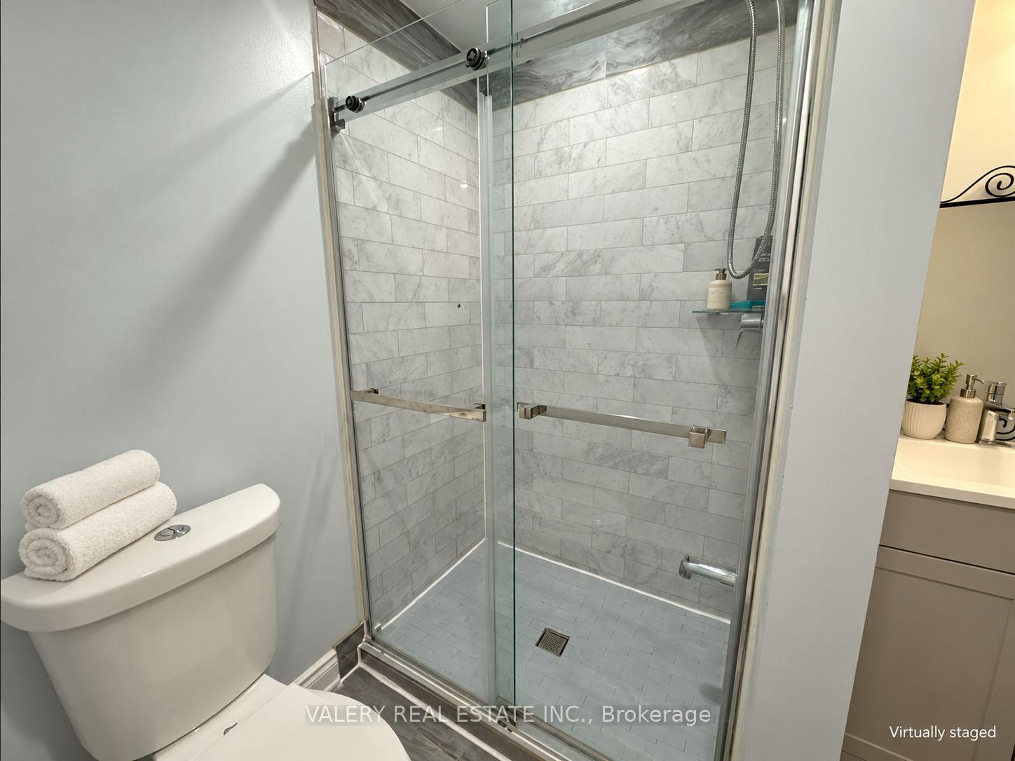 Photo 15 of 120 Royal Palm Drive, Brampton, Heart Lake East — HOMEH