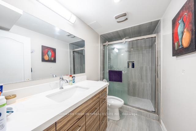 Photo 12 of 22 Kaiser Drive, Vaughan, West Woodbridge — HOMEH