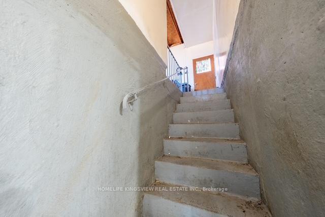 Photo 13 of 22 Kaiser Drive, Vaughan, West Woodbridge — HOMEH