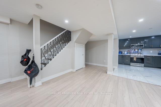 Photo 14 of 22 Kaiser Drive, Vaughan, West Woodbridge — HOMEH